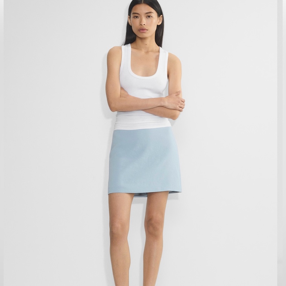 Aritzia classic skirt size 8 nwt mini length high rise crepette